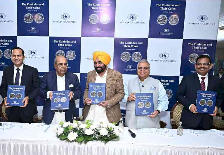 Prakash Hinduja on book launch with CM Panjab